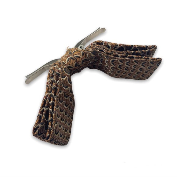 Vintage 60’s Clip-On Bow Tie - Picture 5 of 8